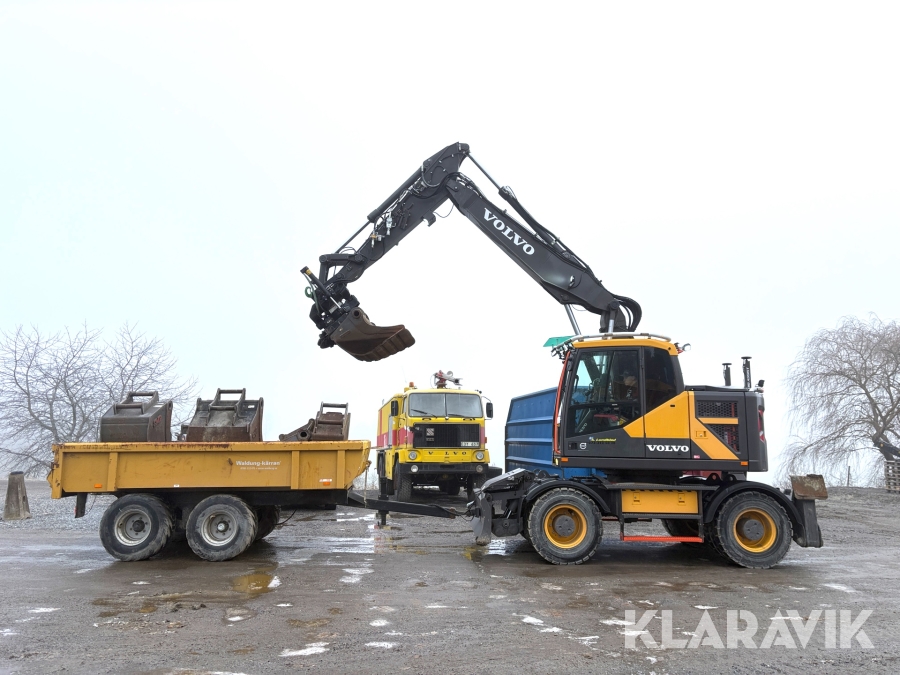 Grävmaskin Volvo EWR170E med grävsystem och många redskap