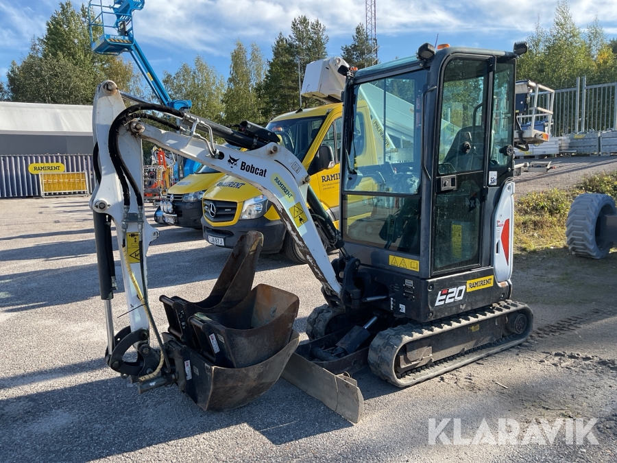 Minigrävmaskin Bobcat E20 med redskap