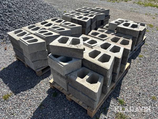 Murblock med tillhörande toppspelare