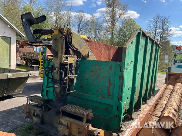 Lastväxlarflak med skogskran Fiskars 80 76 VDR