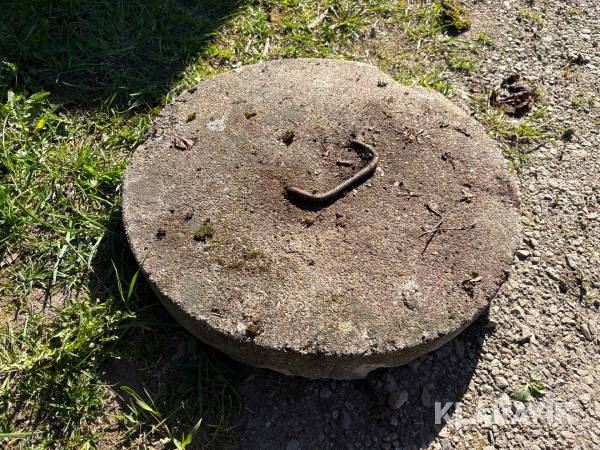 Brunnslock i betong 48cm