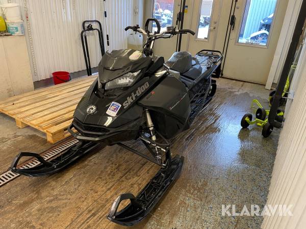 Snöskoter Ski-Doo Summit 600 R E-Tec