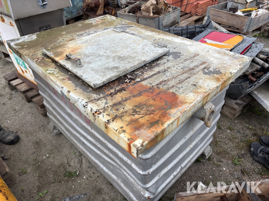 Plåtcontainer med lock