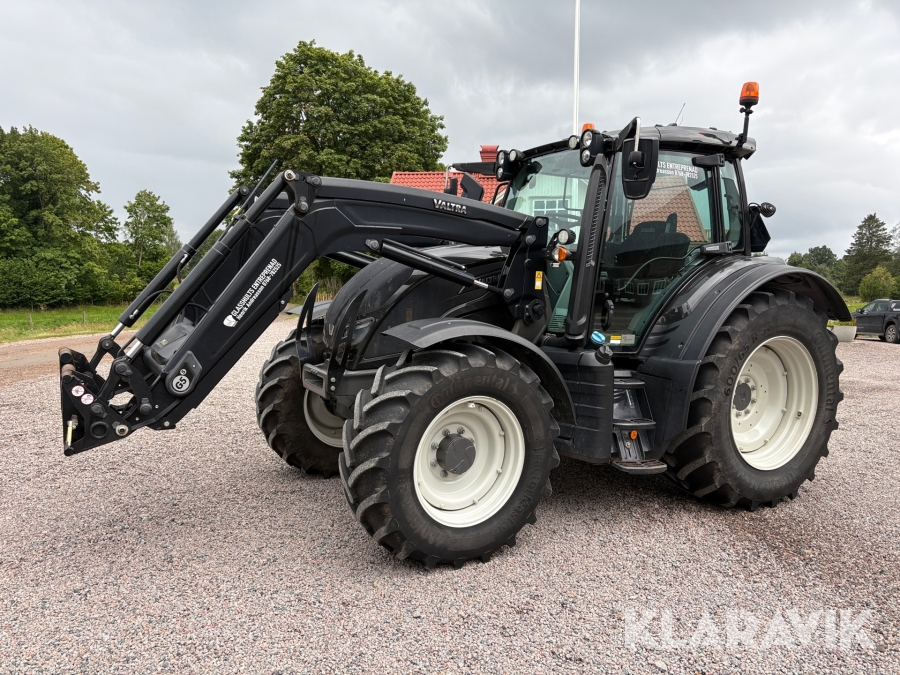 Traktor Valtra N154
