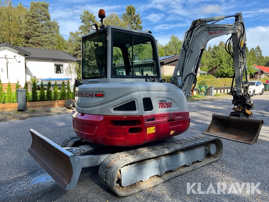 Grävmaskin Takeuchi TB260 med redskap och nya larver