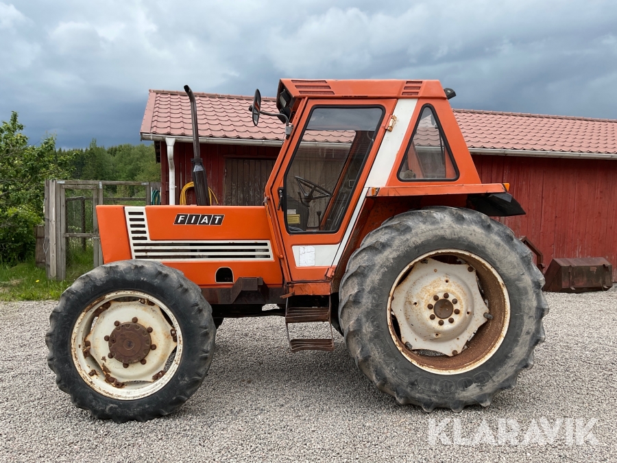 Traktor Fiat 780DT med lastare