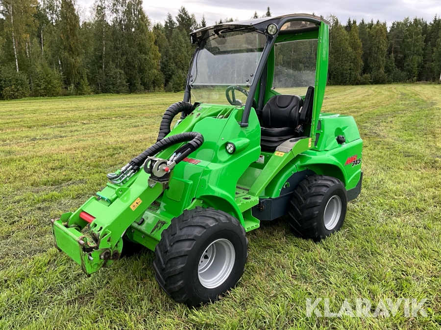 Redskapsbärare Avant 745 med redskap