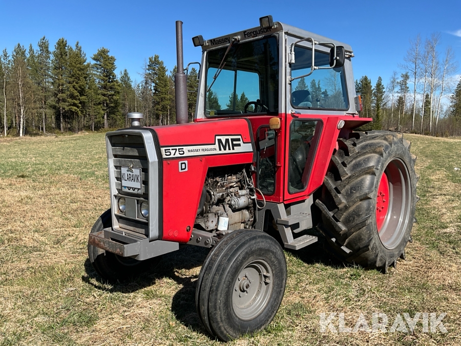 Traktor Massey Ferguson 575 med extra bakdäck