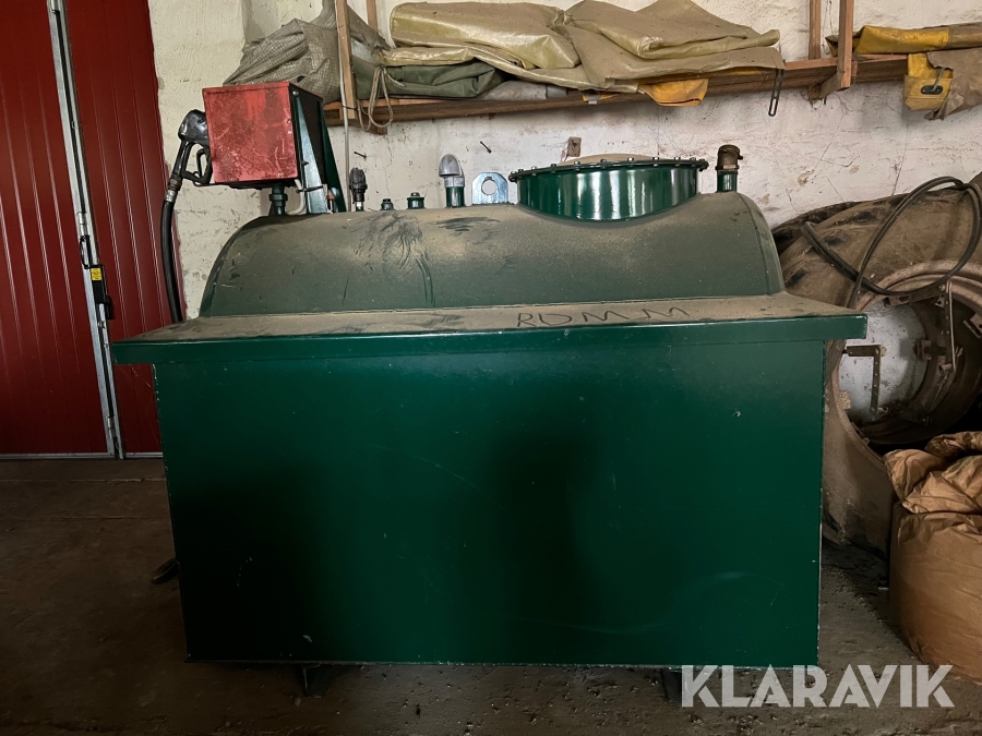Dieseltank GMJ Stålmontage AB 1500 liter med pump