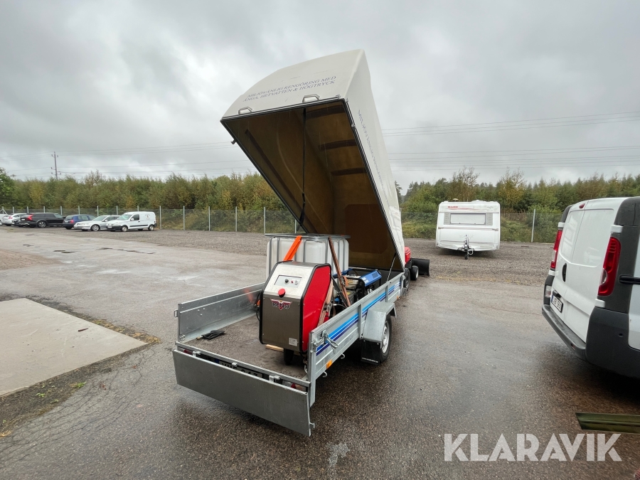 Hetvattentvätt Reno Hot Box 65 kW på personbilssläp Reko FF 4903