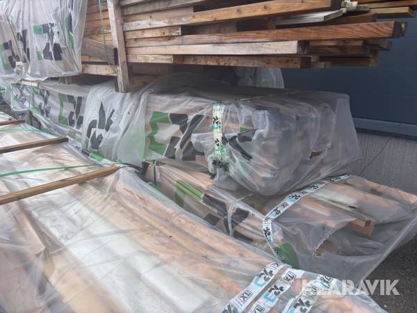 Virkespaket, 28x120, brun rillad trall 450 m