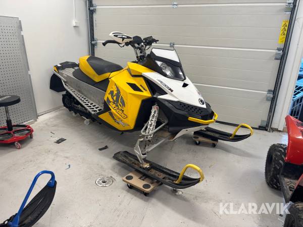 Snöskoter Ski-Doo MXZ Rotax 800R