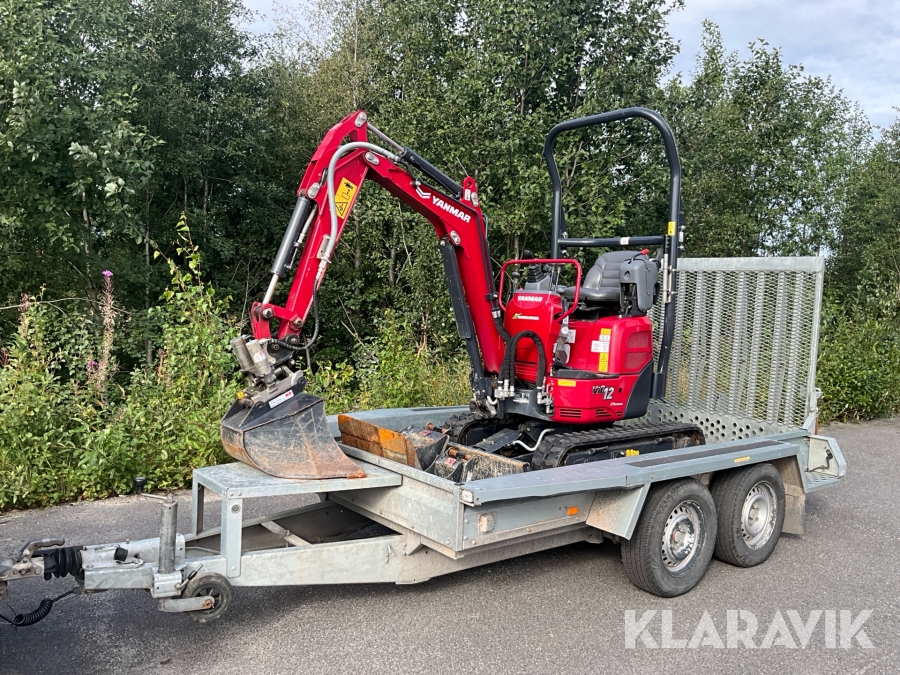 Grävmaskin Yanmar VIO12 med skopor och maskinsläp