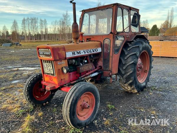 Traktor Volvo BM 600 med snöslunga