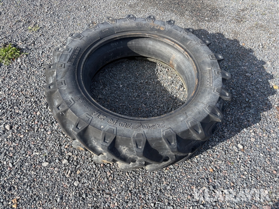 Däck Pirelli 320/70R281st