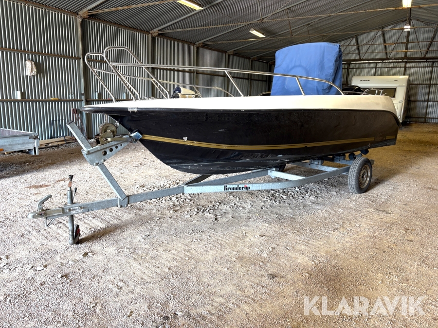 Motorbåt Viac 540 med kärra