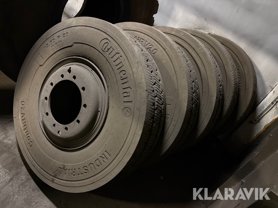 Truckdäck Continental 12.00 R 20 5 st med fälg
