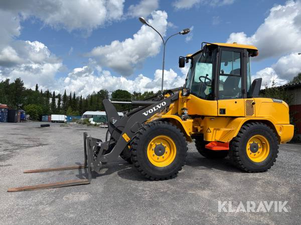 Hjullastare Volvo L30G med skopa och gafflar