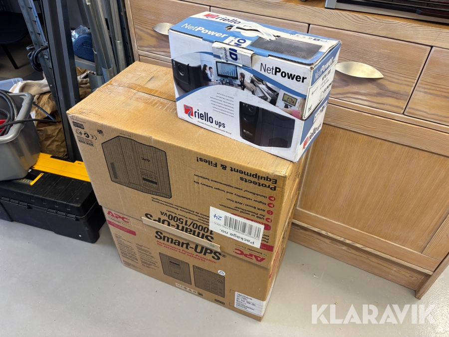 UPS APC Smart 1500 2st Plus belysning