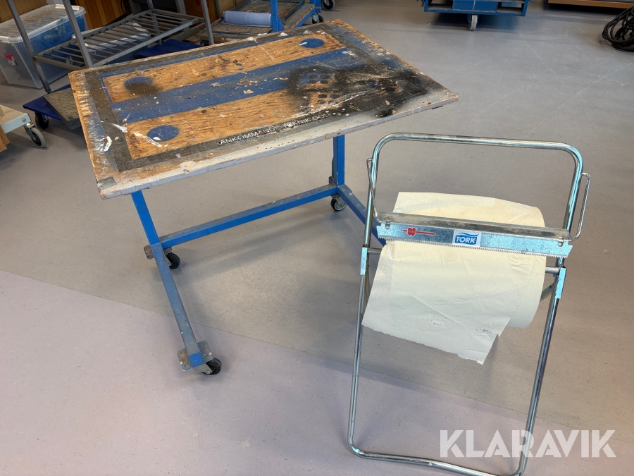 Arbetsbänk på hjul & pappersrullehållare