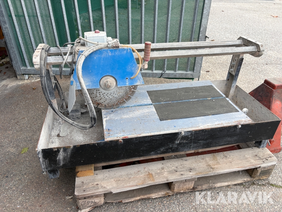 Stensåg bord SMG på ben