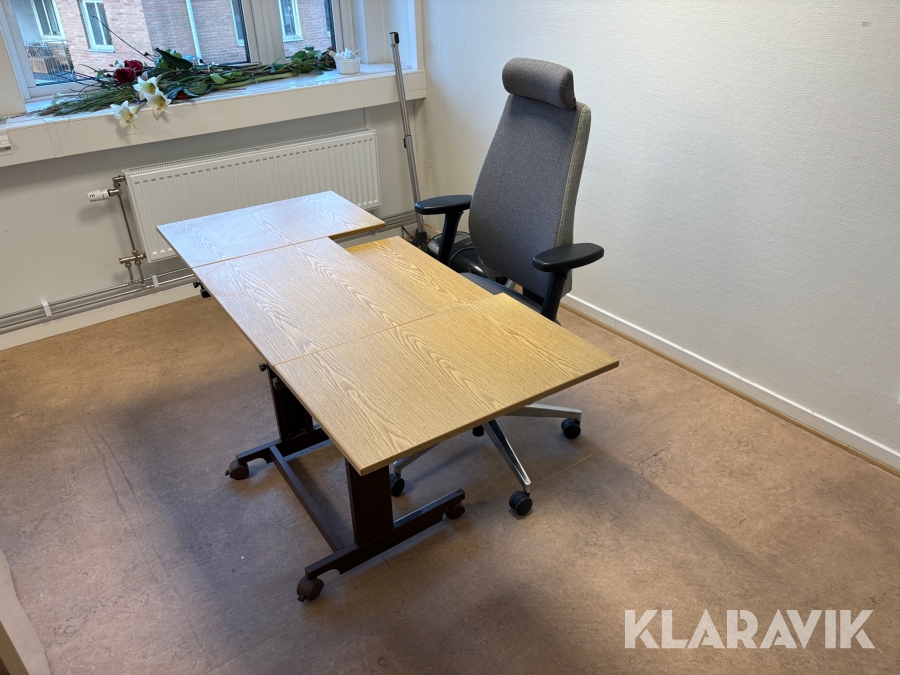 Skrivbord med kontorsstol