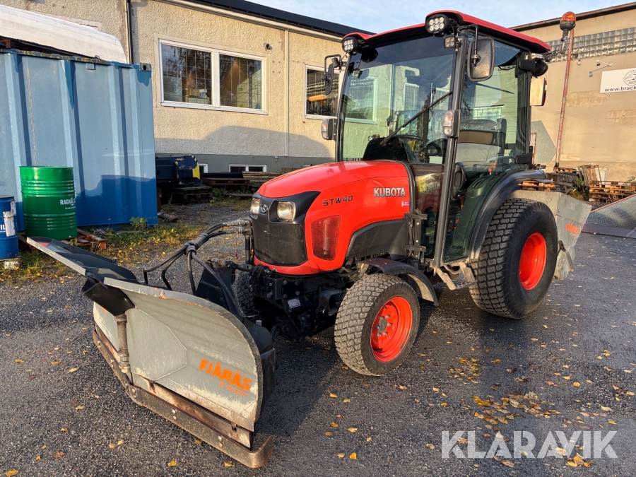 Redskapsbärare Kubota STW 40 med redskap
