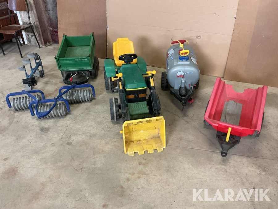 Tramptraktor med redskap