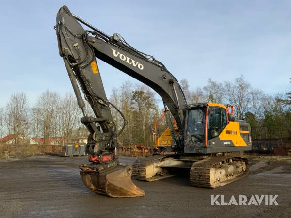 Grävmaskin Volvo EC250EL med flera redskap