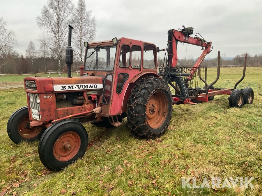 Traktor Volvo BM 600 med huggarvagn