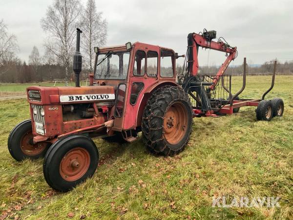 Traktor Volvo BM 600 med huggarvagn