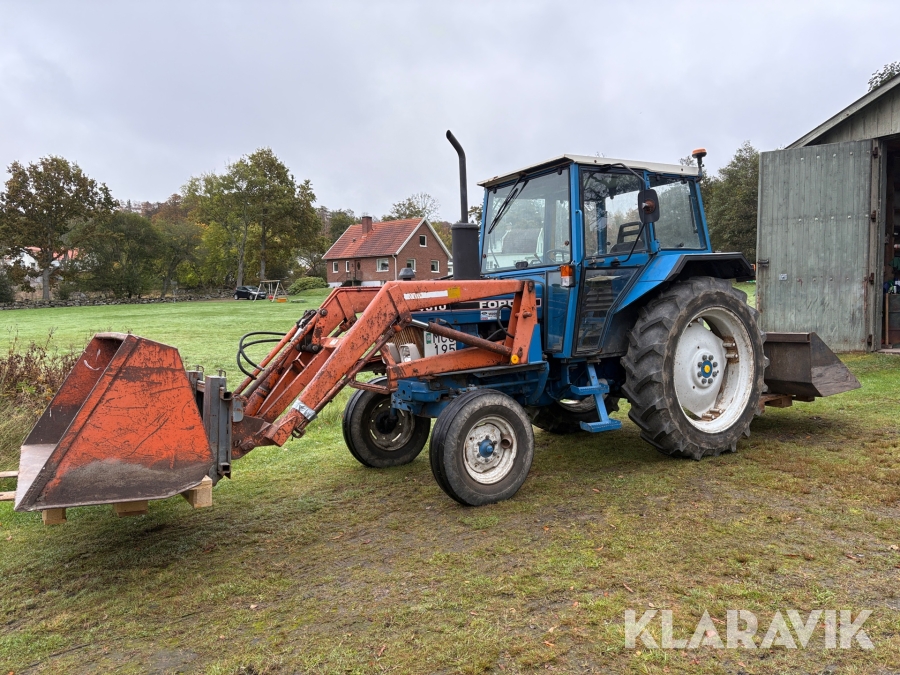 Traktor Ford 4610 med frontlastare och 4 st vektyg