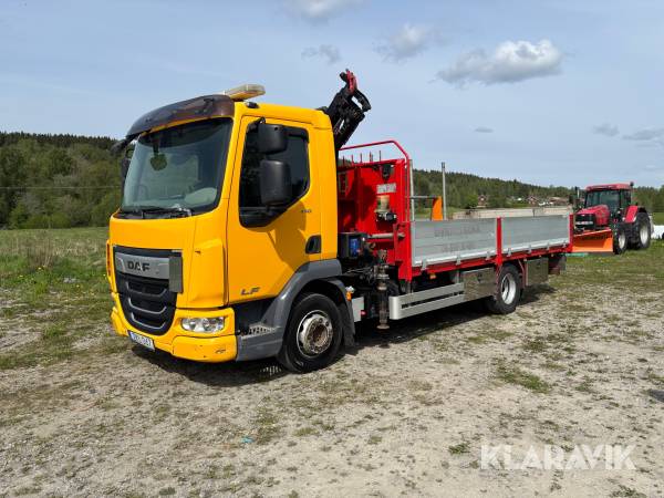 Lastbil Daf LF 210 med kran