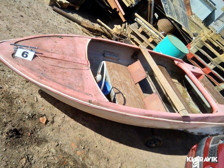 Äldre sport båt i glasfiber/plast