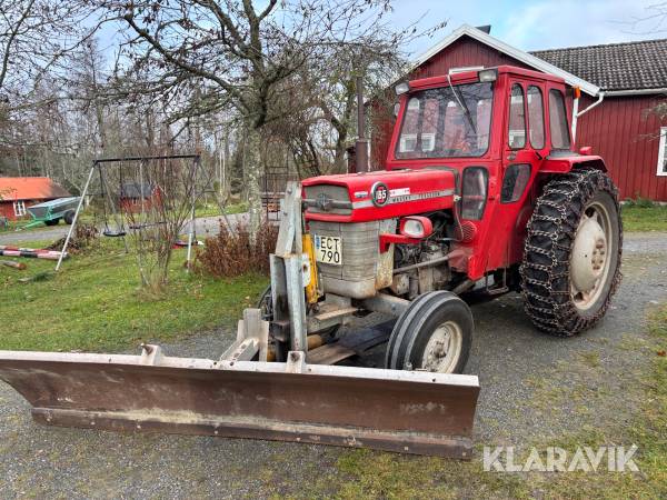 Veterantraktor Massey Ferguson 165 1972 med snöblad