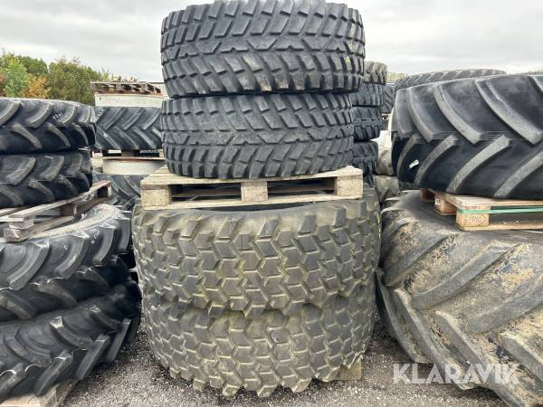 Traktordäck 4 st Nokian 520/65R34 // 460/65R24 med fälg