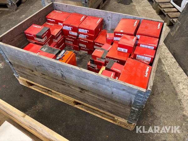 Pall med diverse fästelement