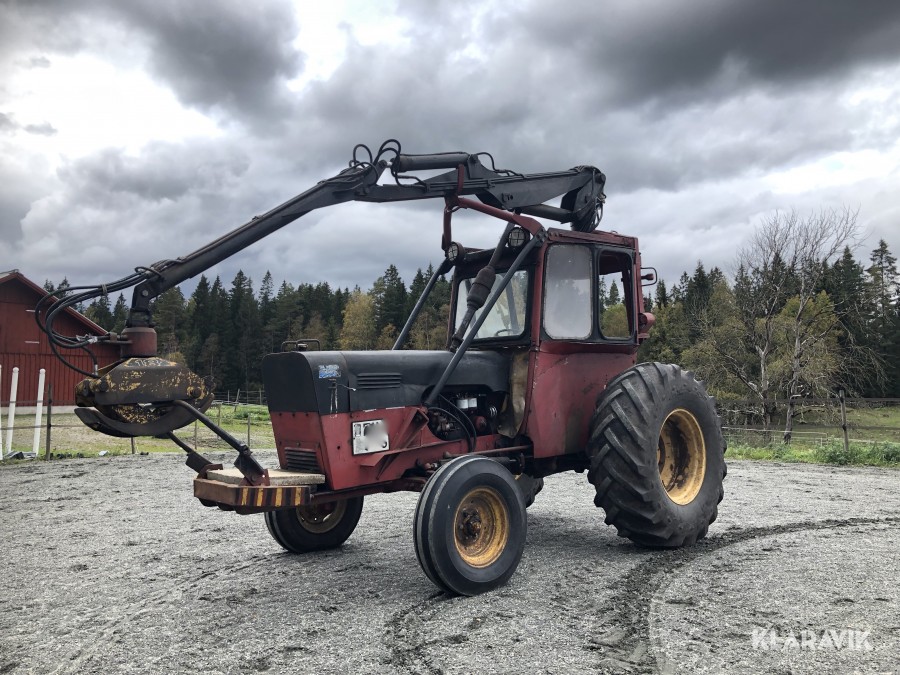 Klaravik Auktioner Traktor Brown med kran