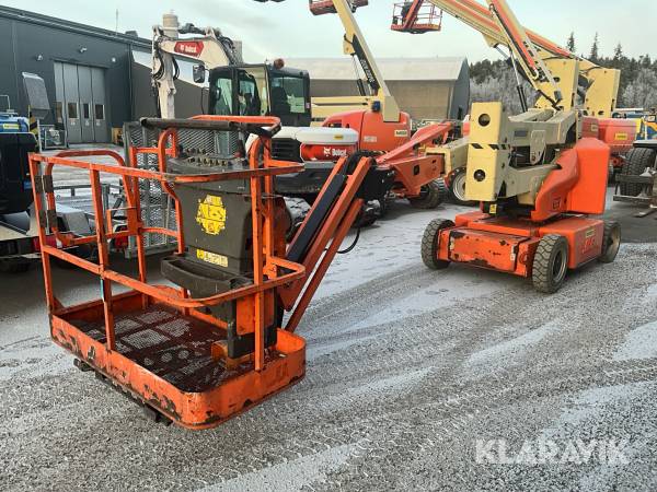 Knäckbomslift JLG E400AJP narrow