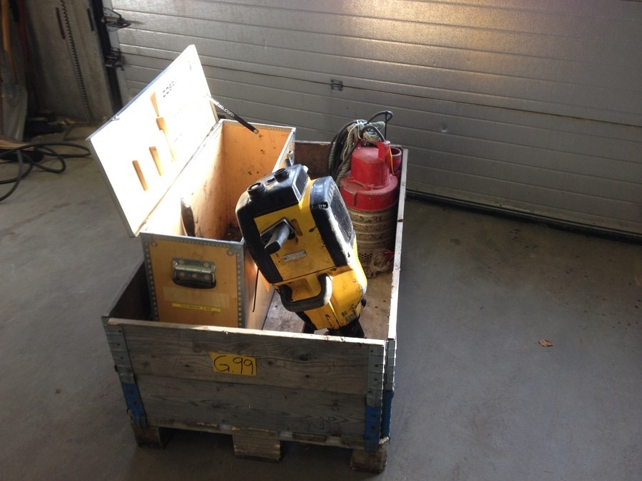 BERGBORRMASKIN BENSIN & CENTRIFUGALPUMP EL säljes om ett parti!