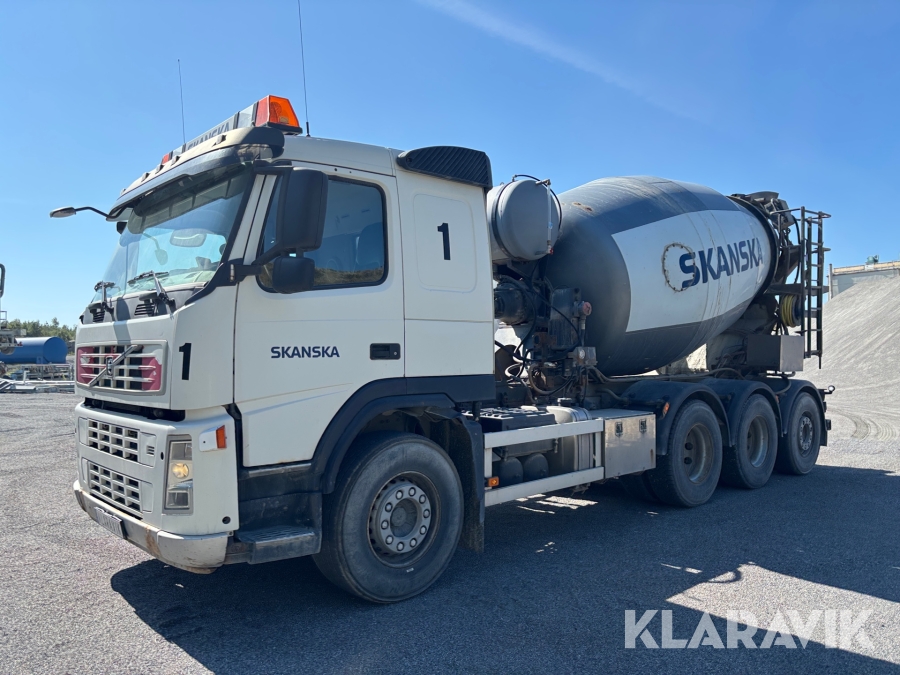 Lastbil / Betongbil Volvo FM 12-37 8x4 med ränna