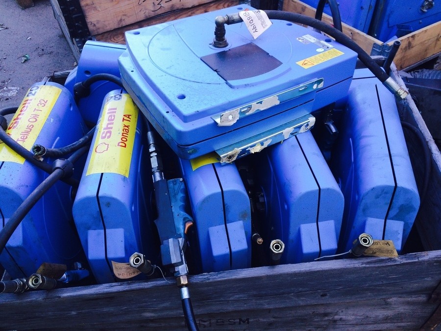 Täckt slangupprullare ORION för oljeutrustning