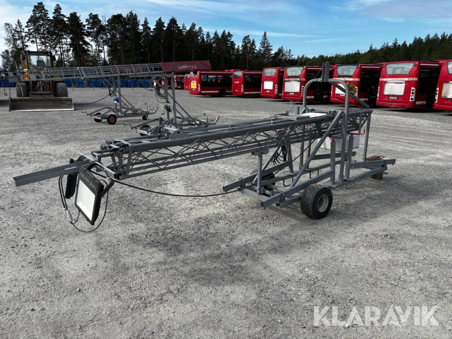 Belysningsmast med armaturer