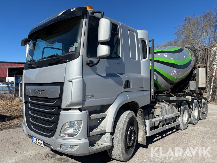 Betongbil DAF CF 530 8x4 med tridemflak