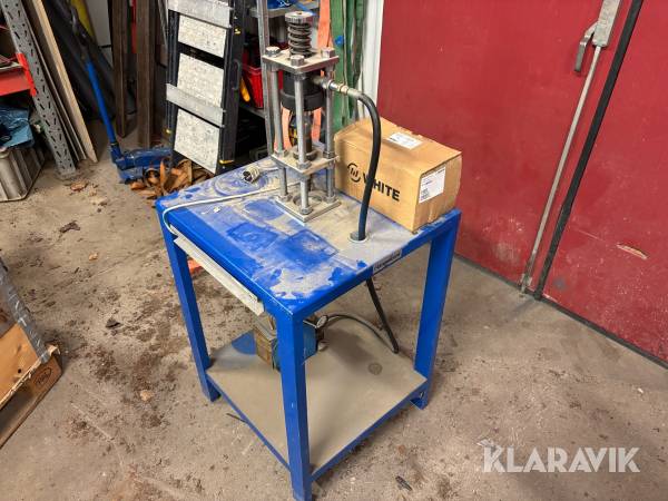 Pressverktyg Flangeform