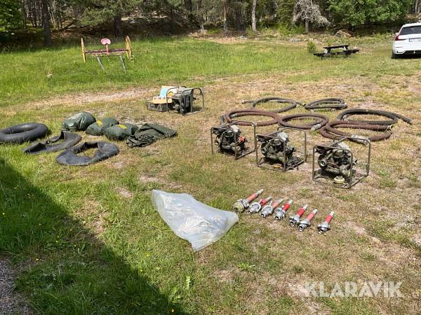 Vattenpumpar motorpump Försvaret med vattenbehållare, slangar och tillbehör