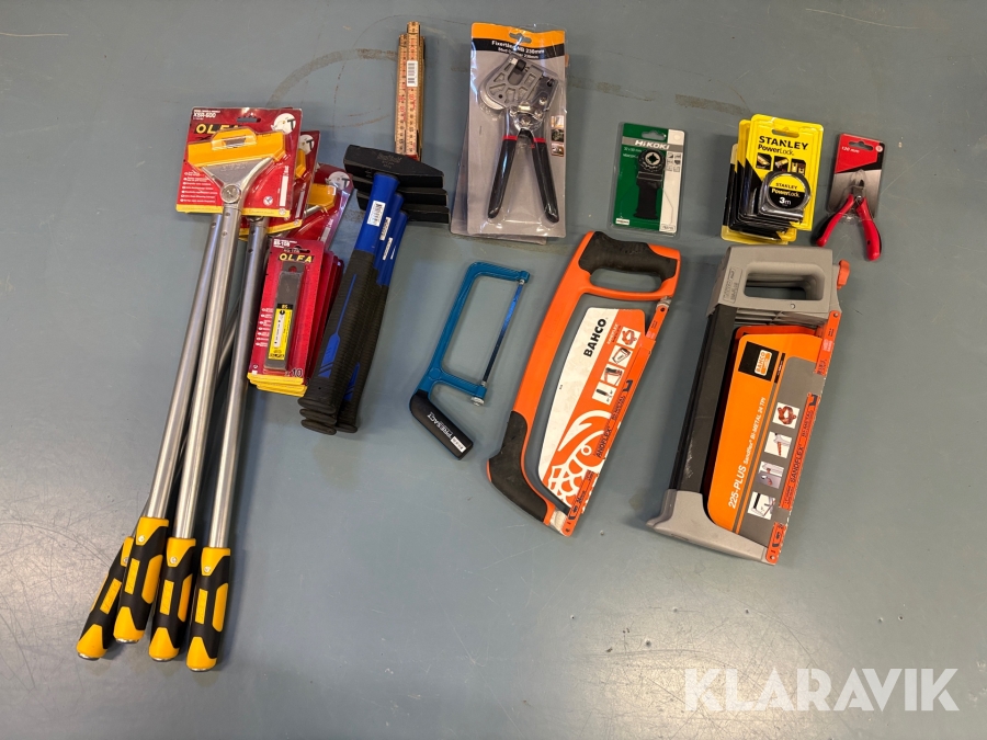 Diverse verktyg, såg, måttband mm