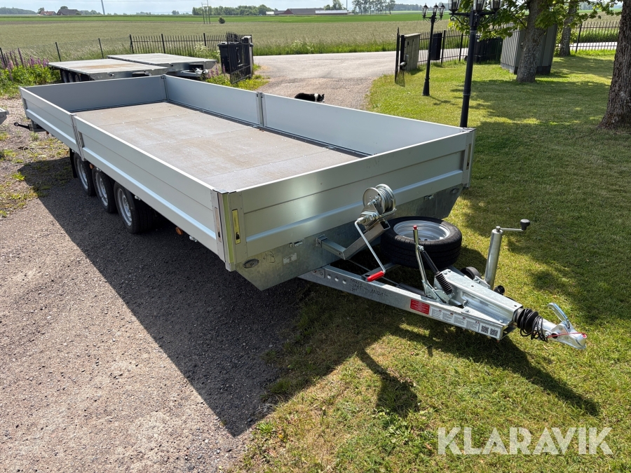 Flaksläp med lämmar Niewiadow