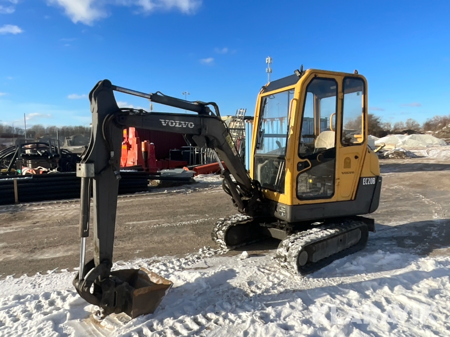 Grävmaskin Volvo EC20B med 4 skopor