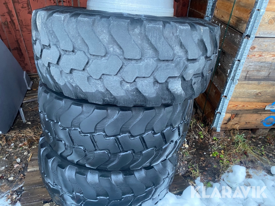 Lastmaskinsdäck med fälj Mitas 405/70 R20 3 st däck och 4 st fälgar